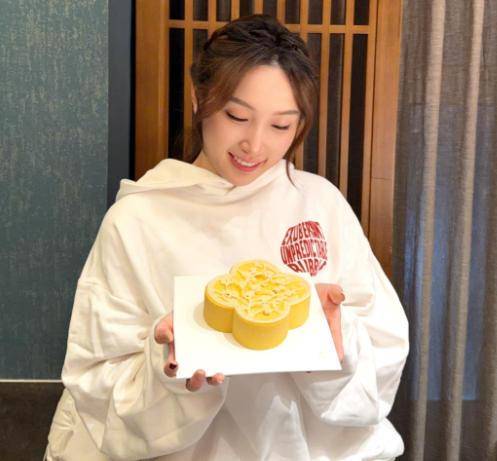 钱天一生日会直击！陈幸同素颜贴脸合影网友破防：这才是能交心的